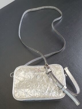 MICHAEL Michael Kors Silver Metallic Crinkled Leather Crossbody Bag